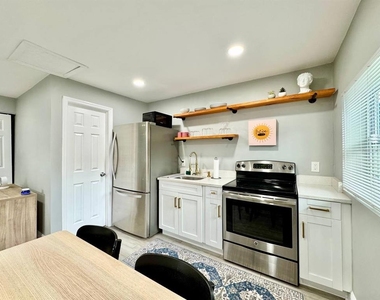1803 E Frierson Avenue - Photo Thumbnail 12