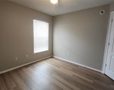 12507 Midpointe Drive - Photo Thumbnail 18