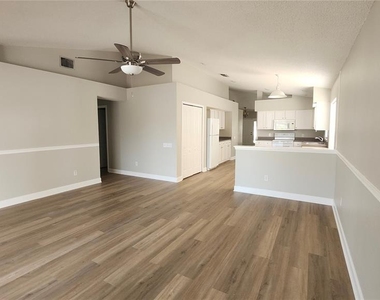 12507 Midpointe Drive - Photo Thumbnail 10