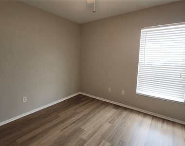 12507 Midpointe Drive - Photo Thumbnail 16