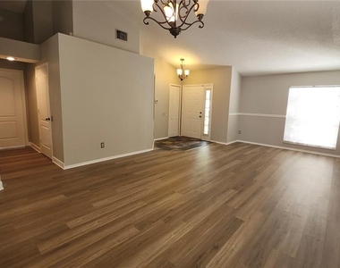 12507 Midpointe Drive - Photo Thumbnail 2