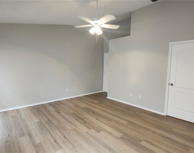 12507 Midpointe Drive - Photo Thumbnail 3
