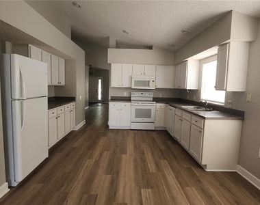 12507 Midpointe Drive - Photo Thumbnail 7