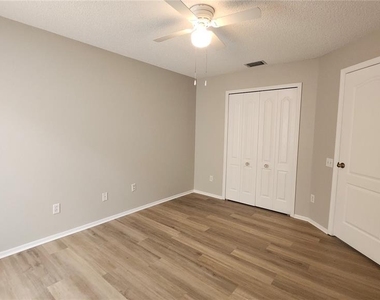 12507 Midpointe Drive - Photo Thumbnail 11