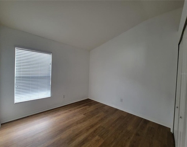 1125 Lumsden Pointe Boulevard - Photo Thumbnail 6