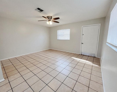 5723 Silver Spur Drive - Photo Thumbnail 8