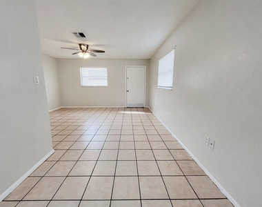 5723 Silver Spur Drive - Photo Thumbnail 7