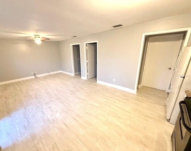 5228 Cherry Avenue - Photo Thumbnail 4
