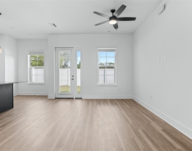 3814 Fern Hollow Place - Photo Thumbnail 5