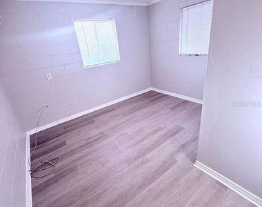 2305 Sw 2nd Street - Photo Thumbnail 7