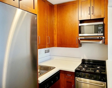 1570 1st Avenue - Photo Thumbnail 3