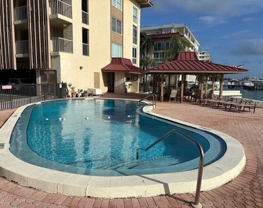 121 Island Way - Photo Thumbnail 1