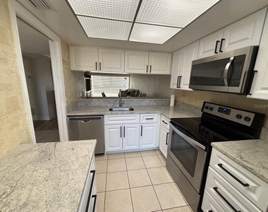 121 Island Way - Photo Thumbnail 11