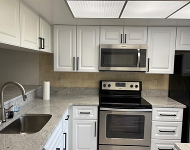121 Island Way - Photo Thumbnail 9