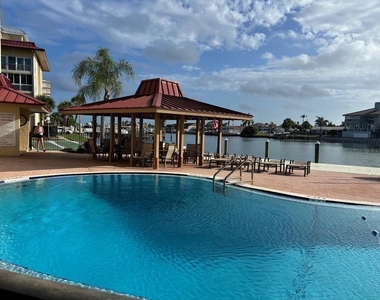 121 Island Way - Photo Thumbnail 2