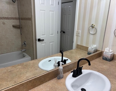 121 Island Way - Photo Thumbnail 13