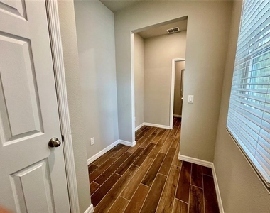 934 Legacy Winds Way - Photo Thumbnail 9