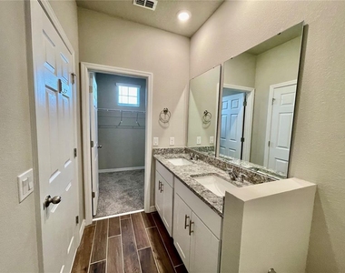 934 Legacy Winds Way - Photo Thumbnail 13