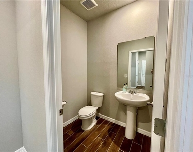 934 Legacy Winds Way - Photo Thumbnail 8