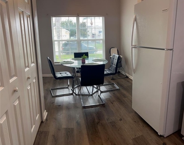 8121 Fan Palm Way - Photo Thumbnail 14