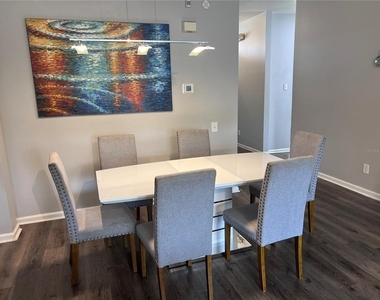 8121 Fan Palm Way - Photo Thumbnail 18