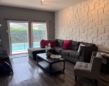 8121 Fan Palm Way - Photo Thumbnail 21