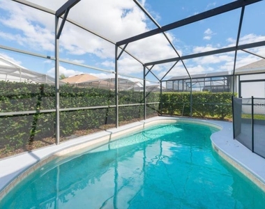 8121 Fan Palm Way - Photo Thumbnail 4