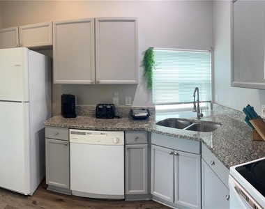 8121 Fan Palm Way - Photo Thumbnail 12