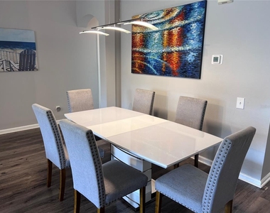 8121 Fan Palm Way - Photo Thumbnail 19