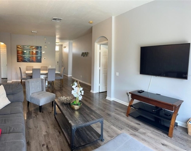 8121 Fan Palm Way - Photo Thumbnail 22