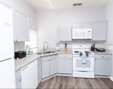 8121 Fan Palm Way - Photo Thumbnail 10
