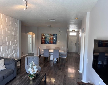 8121 Fan Palm Way - Photo Thumbnail 23