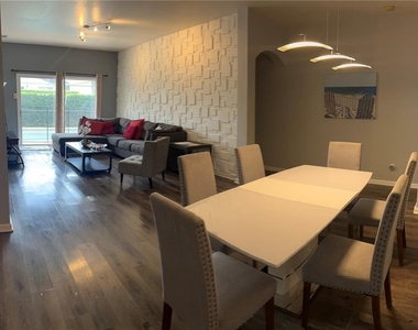 8121 Fan Palm Way - Photo Thumbnail 16