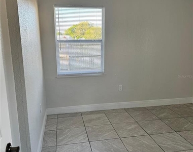 1112 Martin Street - Photo Thumbnail 5