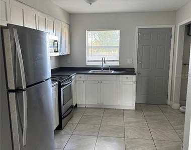 1112 Martin Street - Photo Thumbnail 2