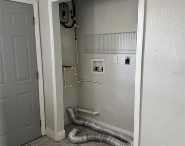 1112 Martin Street - Photo Thumbnail 6