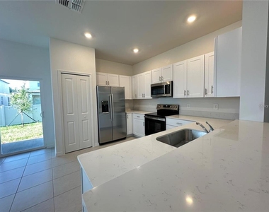 2655 Buttercup Lucine Lane - Photo Thumbnail 4