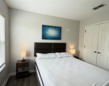 8517 Bay Lilly Loop - Photo Thumbnail 16
