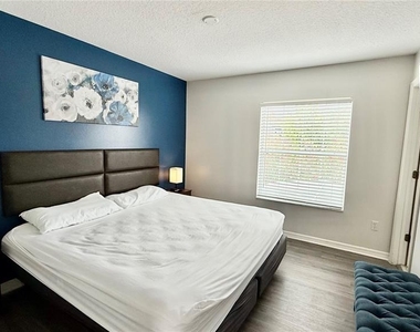 8517 Bay Lilly Loop - Photo Thumbnail 21