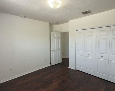 4317 Paradise Cove Court - Photo Thumbnail 15