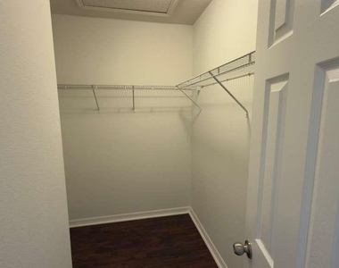 4317 Paradise Cove Court - Photo Thumbnail 30