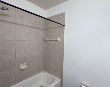 4317 Paradise Cove Court - Photo Thumbnail 21
