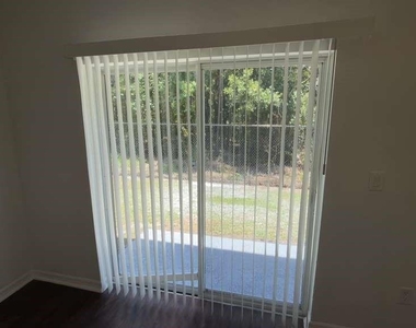 4317 Paradise Cove Court - Photo Thumbnail 6