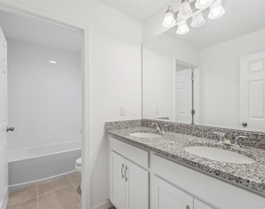434 North Boulevard E - Photo Thumbnail 8