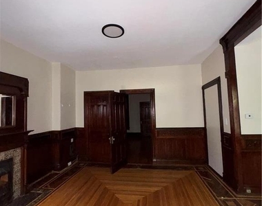 1036 W Linden Street - Photo Thumbnail 7