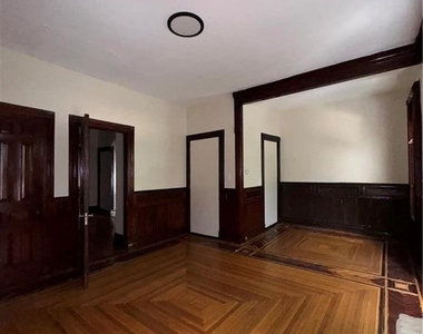 1036 W Linden Street - Photo Thumbnail 6