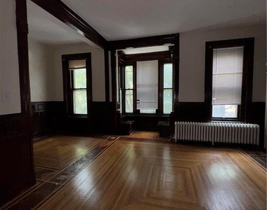 1036 W Linden Street - Photo Thumbnail 2