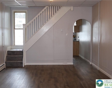 319 Columbia Street - Photo Thumbnail 7