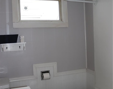 319 Columbia Street - Photo Thumbnail 3
