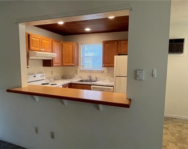 1316 S Fountain Street - Photo Thumbnail 11